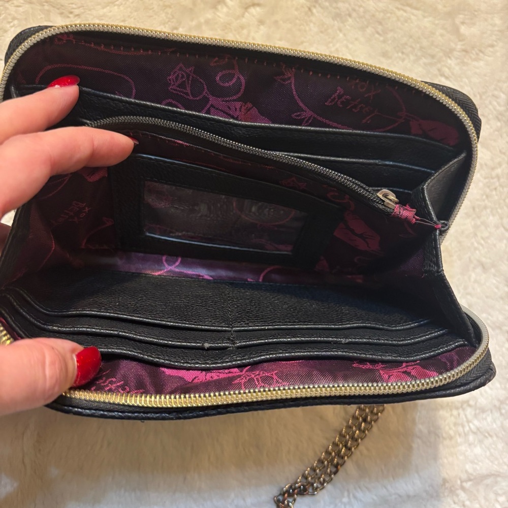 Betsey Johnson Wallet Black Cream Striped Wristlet Faux Leather Ziparound FLAWS - Picture 13 of 16